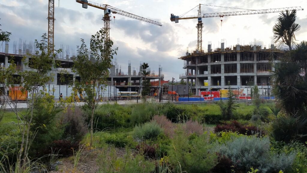 Cómo integrar espacios verdes en proyectos de construcción